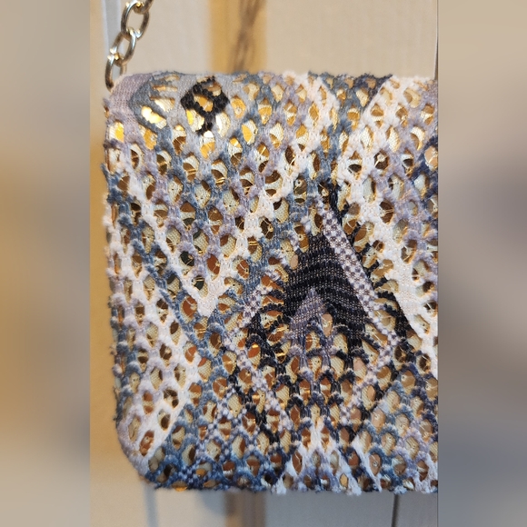 NWT - Gold and snake print cloth evening bag. - Picture 5 of 6